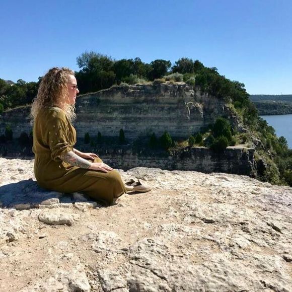 Meet your Posher, Nicole - Picture 1 of 1